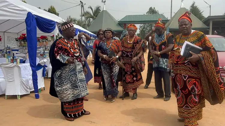 Òfù nì Bɛd Oshɛ Ombyɛ Isɛg